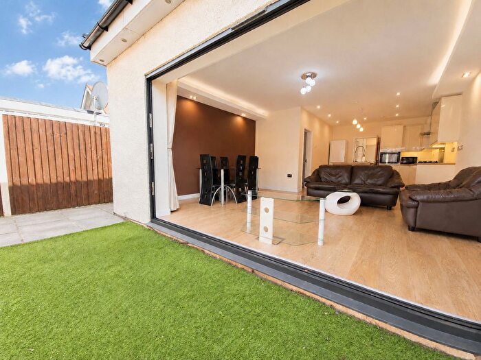 4 Bedroom Terraced Bungalow For Sale In Lowfield Road, London, W3