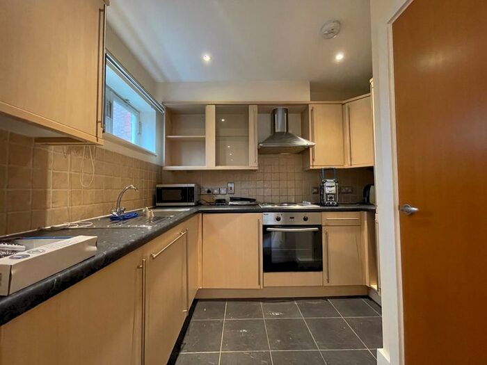 1 Bedroom Flat To Rent In Kyle House, Hampton, TW12