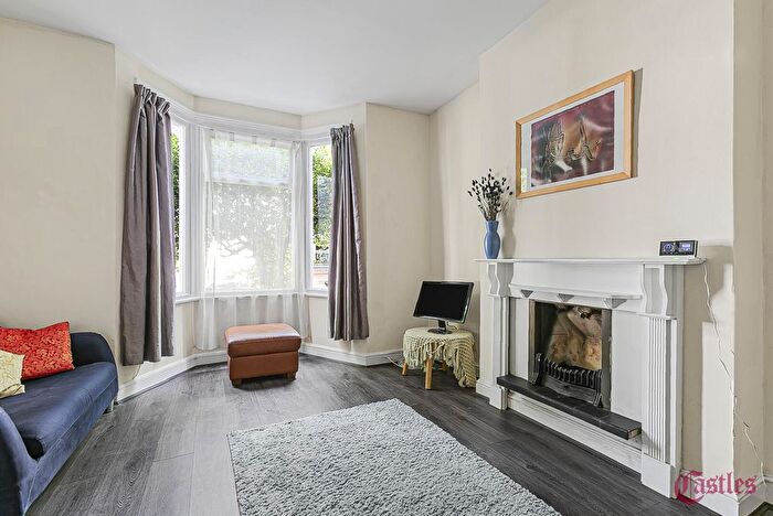 2 Bedroom Flat For Sale In Russell Road, N13
