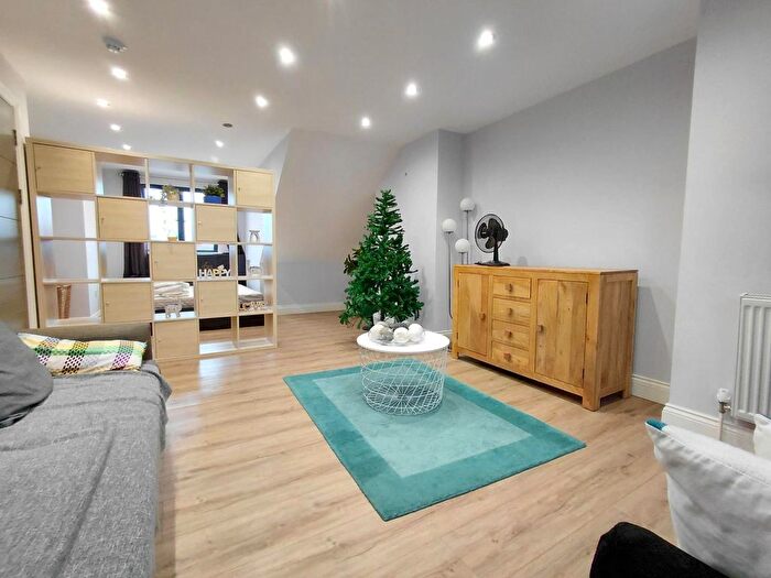 2 Bedroom Flat To Rent In Dudden Hill Lane, Dollis Hill, NW10