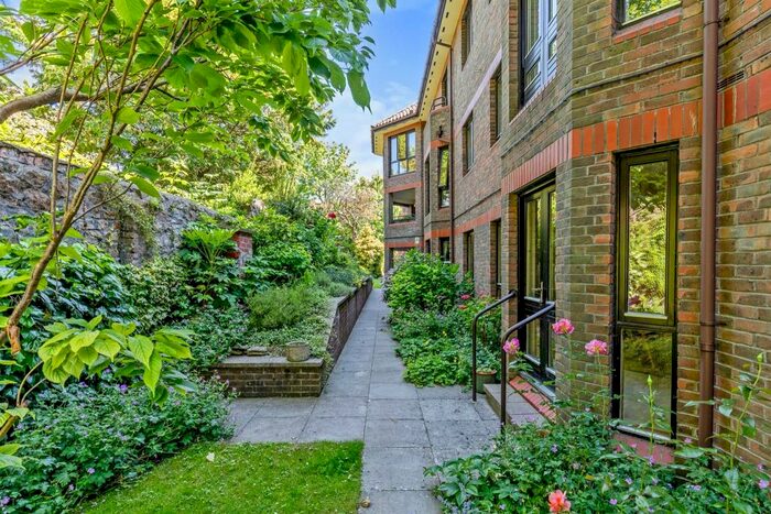 1 Bedroom Apartment For Sale In The Fosseway, Bristol, BS8
