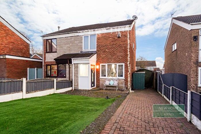 4 Bedroom Semi-detached House For Sale In Ely Drive Tyldesley, Manchester, M29