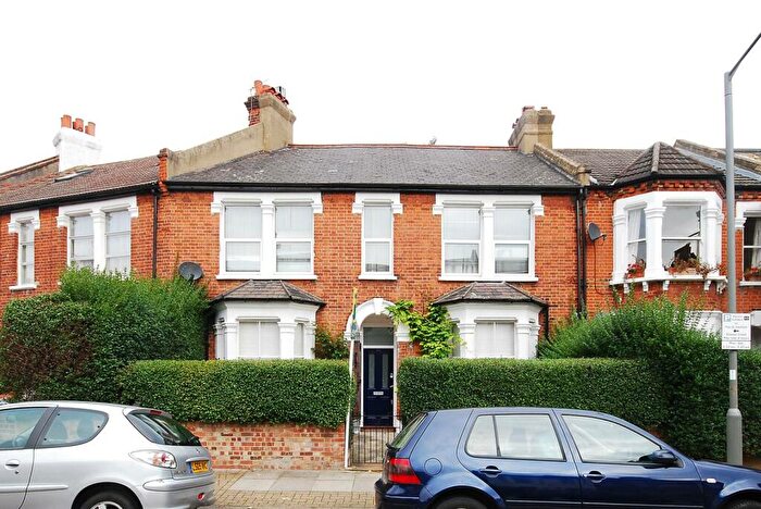 2 Bedroom Flat To Rent In Laitwood Road, Balham, London, SW12