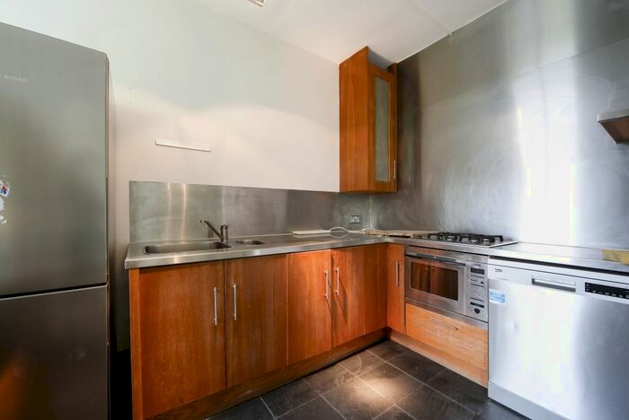 1 Bedroom Flat To Rent In Trinity Close, The Pavement, London, SW4