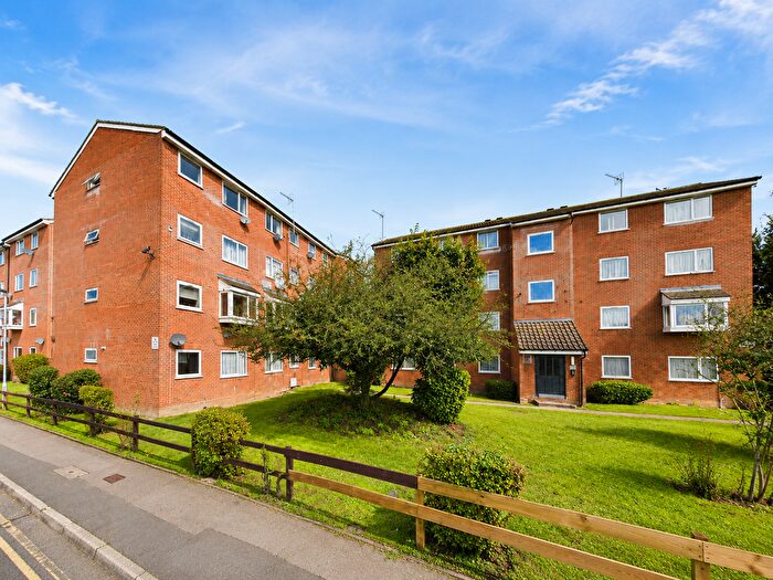 2 Bedroom Flat To Rent In Gurney Close, Barking, IG11