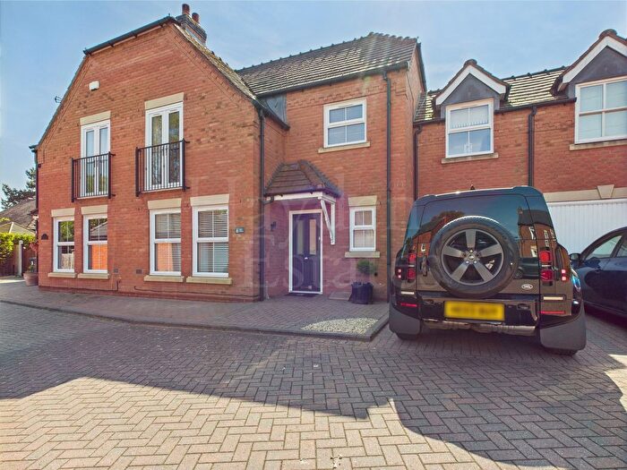 3 Bedroom Terraced House For Sale In Sutton Park Gardens, Kidderminster, DY11