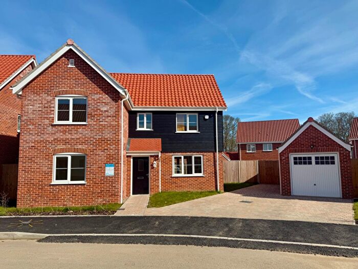 4 Bedroom Detached House For Sale In Lakeside, Blundeston, Suffolk, NR32