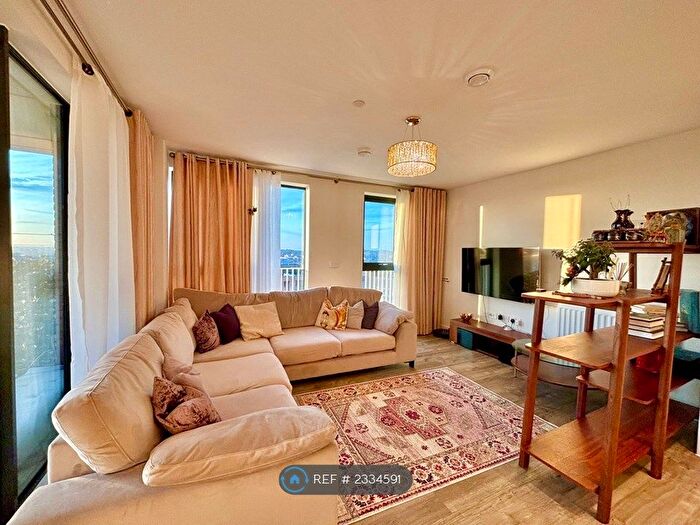 3 Bedroom Flat To Rent In Baronet House, London, NW10