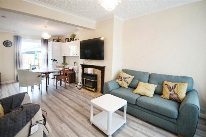 2 Bedroom End Of Terrace House To Rent In Marsh Lane, Addlestone, Surrey, KT15