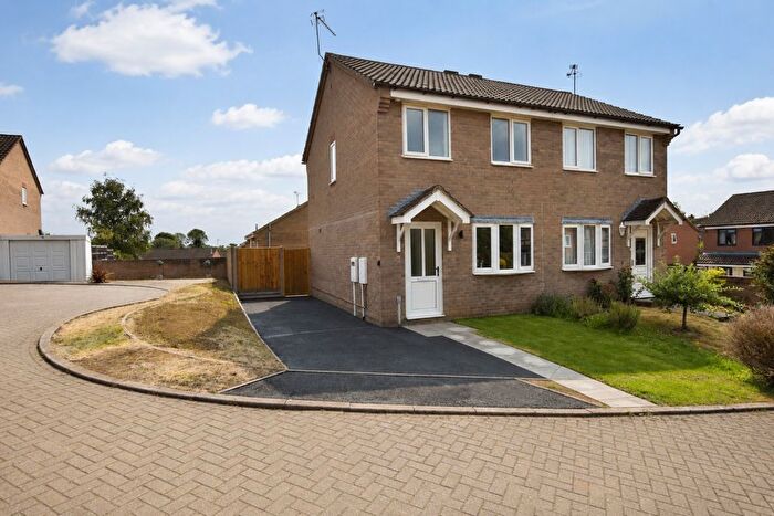 2 Bedroom Semi-Detached House For Sale In Drayton Place, Irthlingborough, NN9