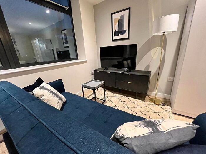 Studio To Rent In Paragon House, Th Floor, M16