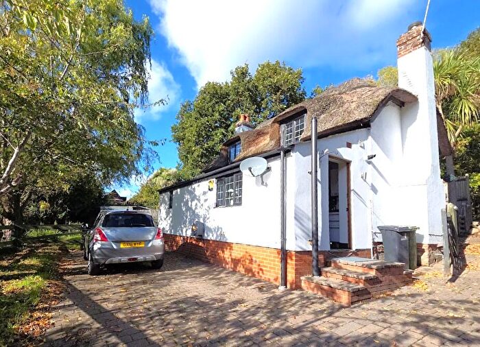 2 Bedroom Cottage For Sale In Broad Oak, Botley, Southampton, SO30