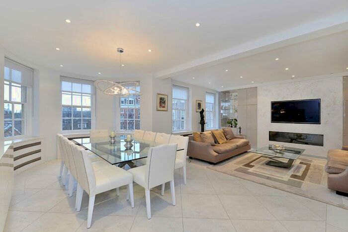4 Bedroom Apartment To Rent In South Lodge, Circus Road, St John's Wood, London, NW8