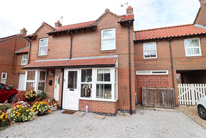 2 Bedroom Semi Detached House For Sale In Southfield Park, Market Weighton, York, YO43