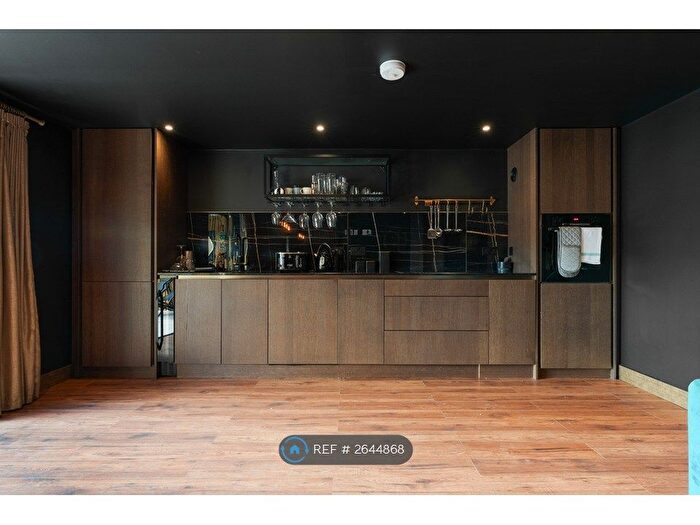 2 Bedroom Flat To Rent In Ashley Road, Parkstone, BH14