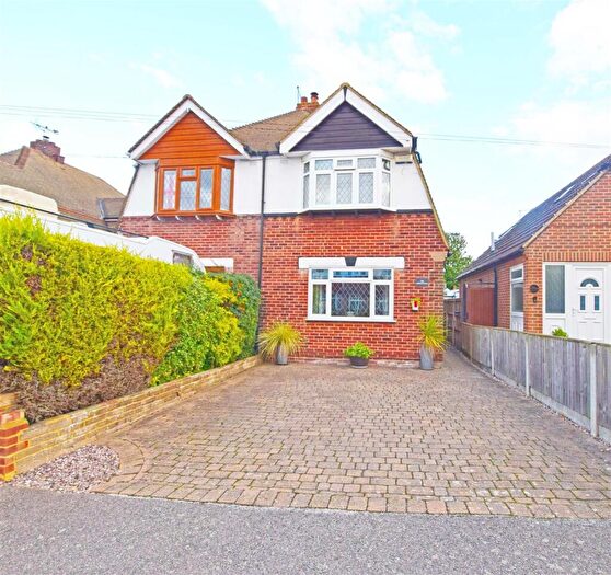3 Bedroom Semi-Detached House For Sale In Hawthorne Avenue, Gillingham, ME8