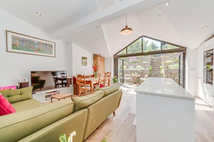 3 Bedroom Semi-Detached House For Sale In The Grove, Totley, S17