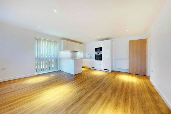 3 Bedroom Flat To Rent In Howard Road, Stanmore, Stanmore, HA7