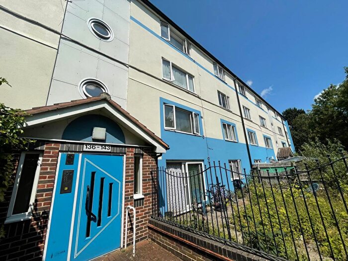 2 Bedroom Flat To Rent In Harlech Gardens, Hounslow, TW5