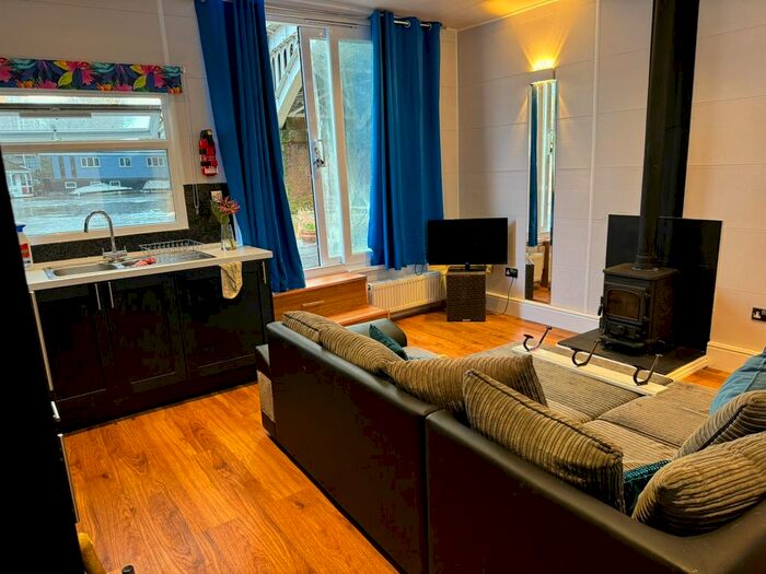 1 Bedroom Houseboat To Rent In Lower Teddington Road, Kingston Upon Thames, KT1
