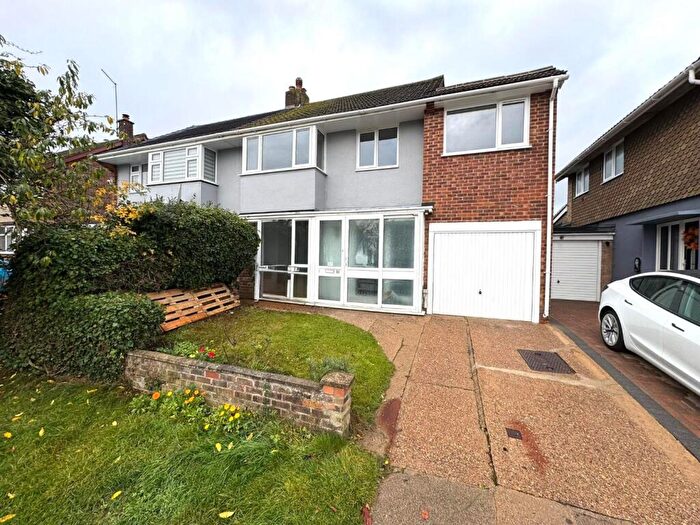 4 Bedroom Semi Detached House To Rent In Cotswold Avenue, Northampton, NN5