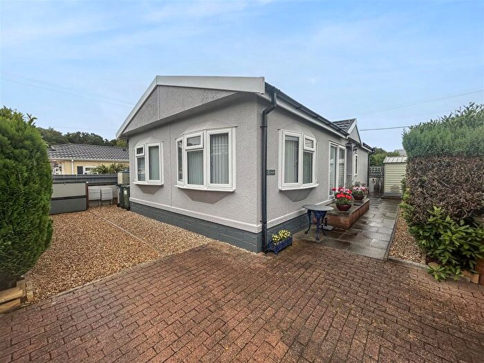 2 Bedroom Mobile/park Home For Sale In Old Newton Road, Bovey Tracey, TQ13