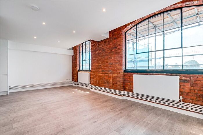 2 Bedroom Flat To Rent In Dove Road, Islington, N1