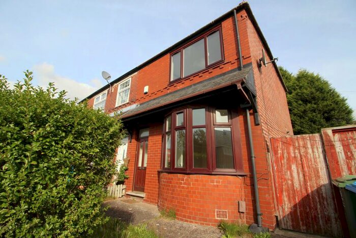 2 Bedroom End Of Terrace House To Rent In Suffolk Street, Oldham, OL9