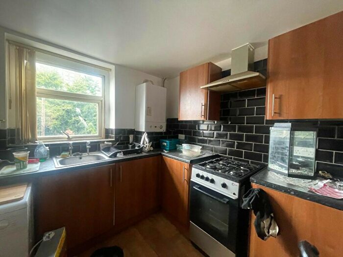 3 Bedroom Flat To Rent In Shields Road, Byker, Newcastle Upon Tyne, NE6
