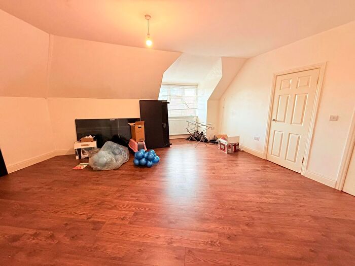 3 Bedroom Flat To Rent In Wood Lane, Dagenham, RM8