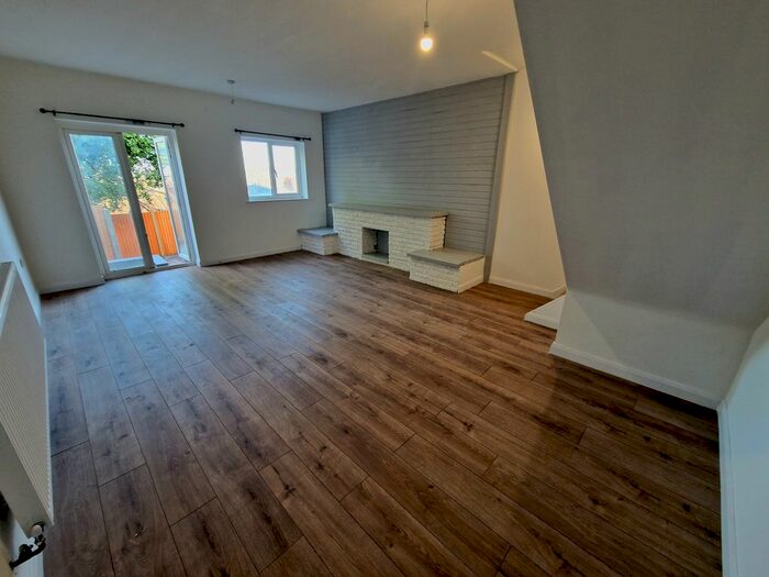 3 Bedroom Property To Rent In Downs Road, Luton, LU1