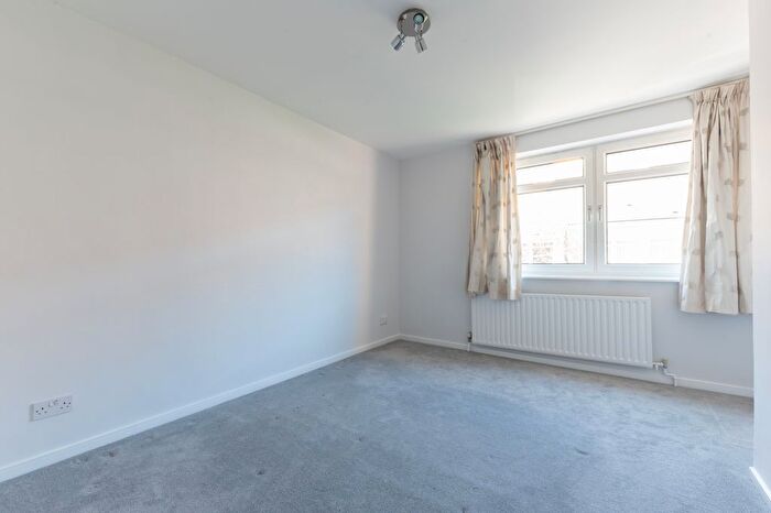 2 Bedroom Flat To Rent In Chester Close South, London, NW1