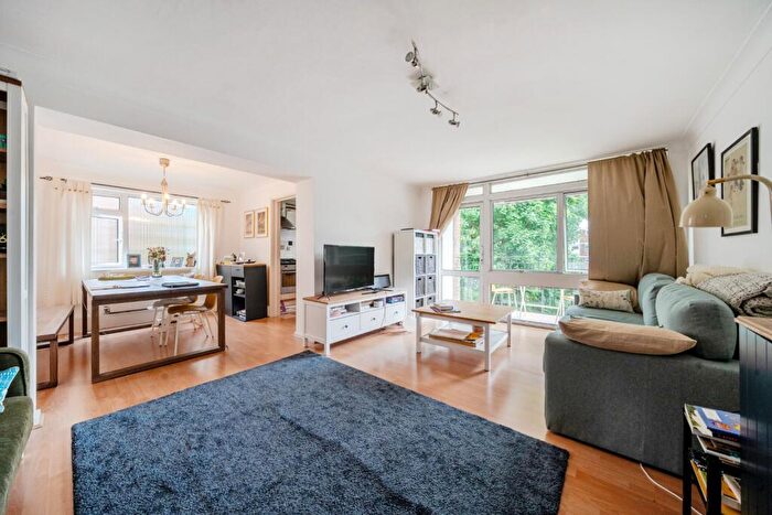 3 Bedroom Flat To Rent In Park Road, Beckenham, Kent, BR3