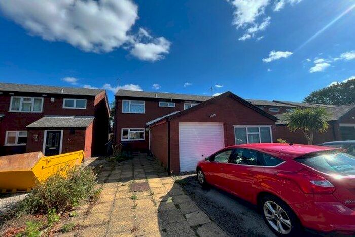 3 Bedroom Semi-Detached House To Rent In Langcliffe Avenue, Warwick, CV34