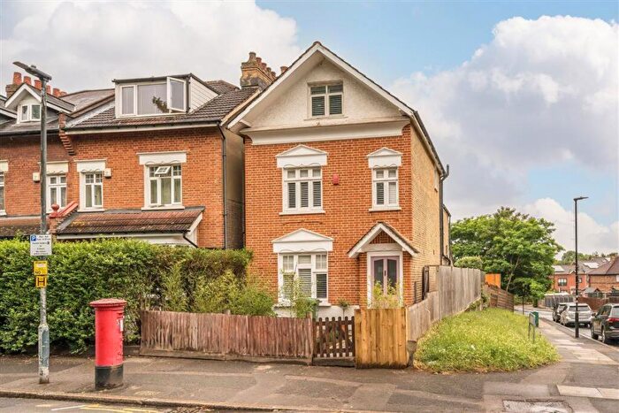 4 Bedroom Detached House For Sale In Charlton Lane, Charlton, SE7