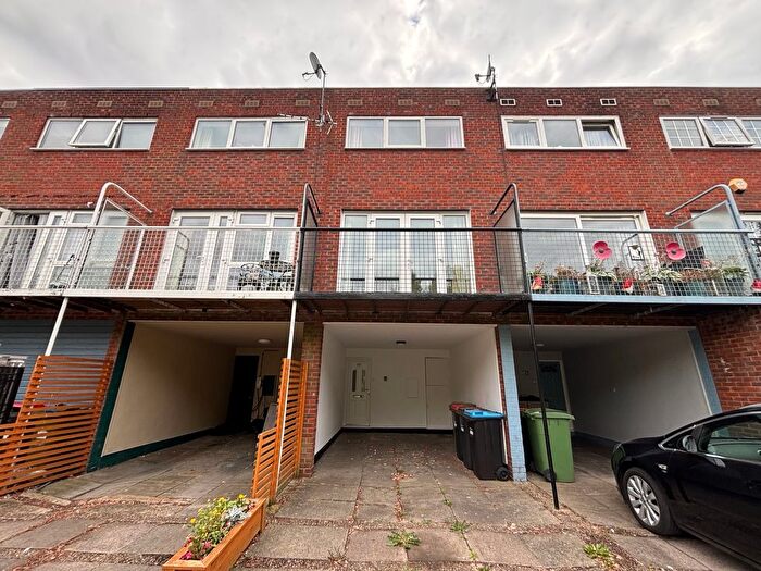 3 Bedroom Town House To Rent In Waterside, Peartree Bridge, Milton Keynes, MK6