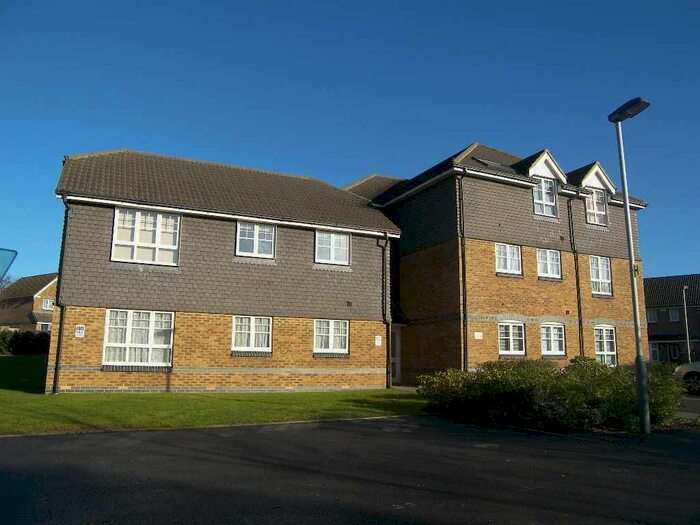 2 Bedroom Flat To Rent In Rutherford Close, Hillingdon, Middlesex UB8