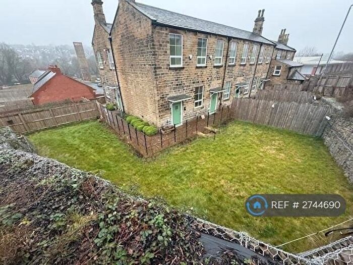 2 Bedroom Semi Detached House To Rent In Bobbin Row, Leeds, LS12