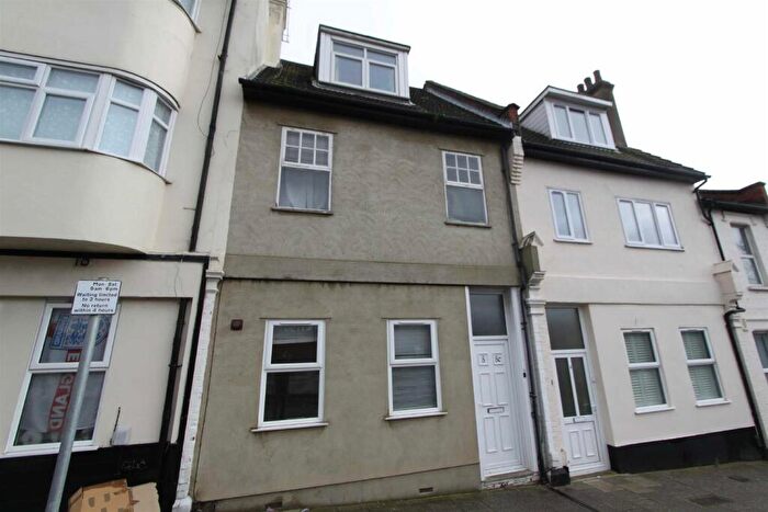 1 Bedroom Flat To Rent In Hamlet Court Road, Southend On Sea, SS0