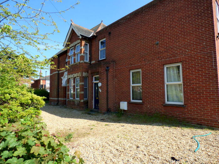 1 Bedroom Flat To Rent In Hill Lane, Southampton, SO15