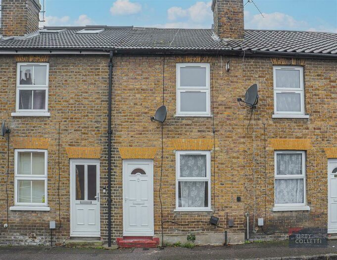 3 Bedroom Cottage To Rent In North Road, Hoddesdon, EN11