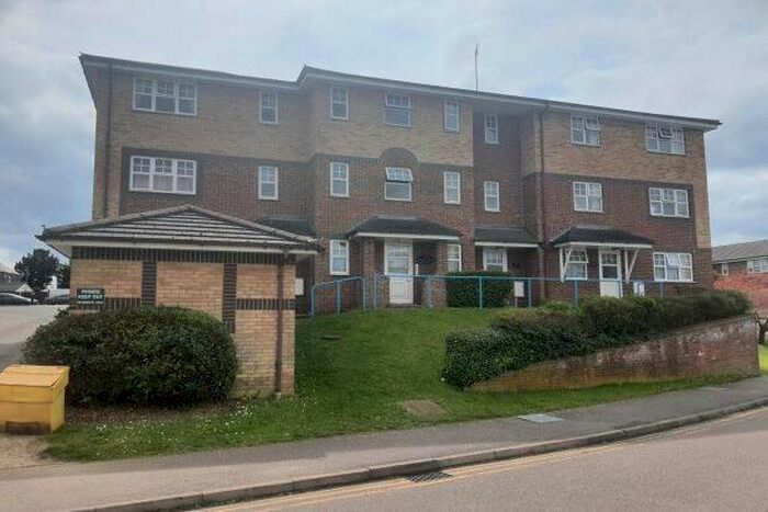 2 Bedroom Flat To Rent In Earls Meade, Luton, LU2