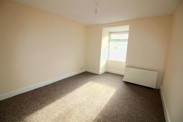2 Bedroom Flat To Rent In Hostle Park, Ilfracombe, EX34