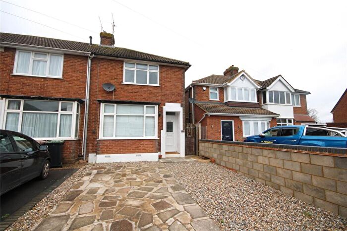2 Bedroom End Of Terrace House To Rent In Chesford Road, Luton, Bedfordshire, LU2