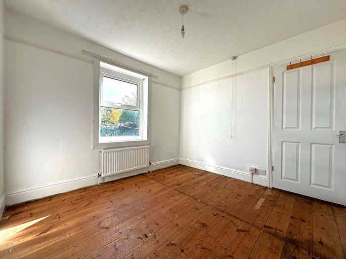 2 Bedroom Bungalow For Sale In Leaze Road, Kingsteignton, Newton Abbot, TQ12