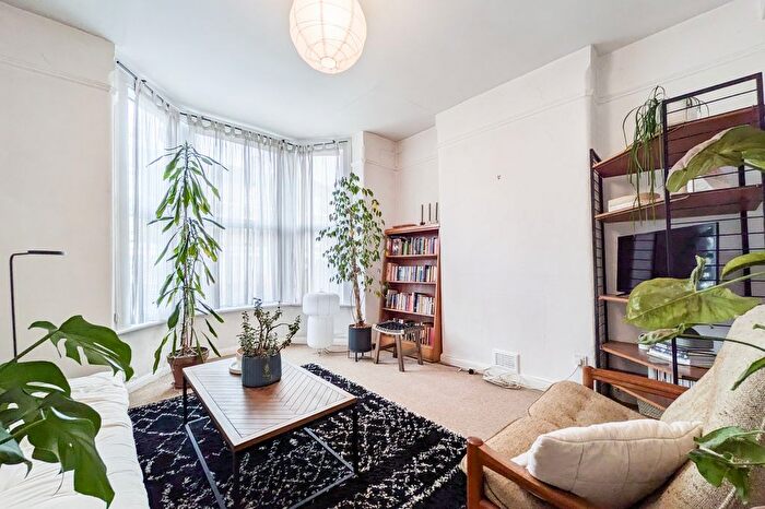 1 Bedroom Flat To Rent In Endwell Road, London, SE4