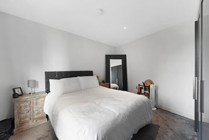 1 Bedroom Flat For Sale In Meade House, Canary Wharf, E14