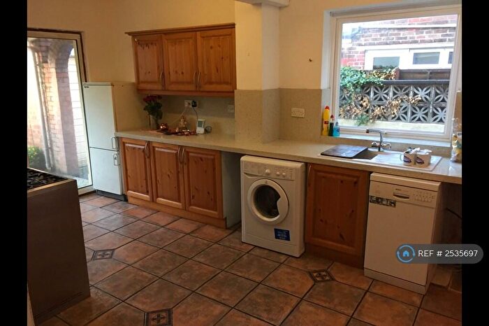 4 Bedroom Semi-Detached House To Rent In Albert Road, Cosham, Portsmouth, PO6