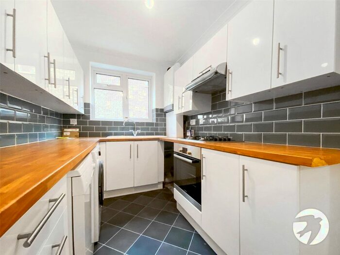 2 Bedroom Flat To Rent In Mitre Court, Picardy Road, Belvedere DA17