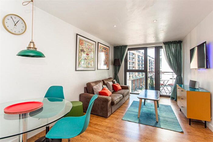 2 Bedroom Flat For Sale In Palmers Road, Bethnal Green, E2